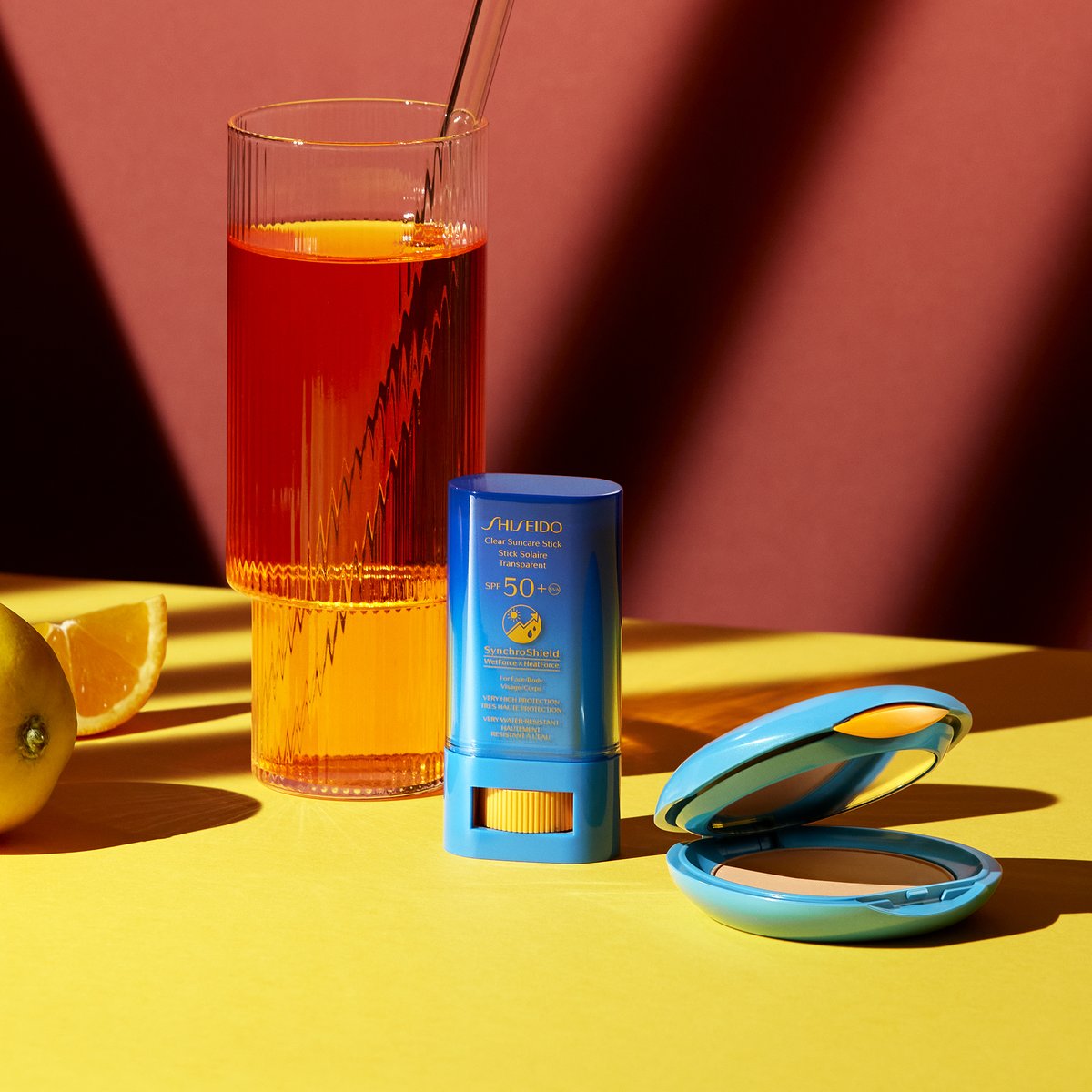 Clear Suncare stick solar SPF50+ contiene más de un 50% de ingredientes de tratamiento que proporcionan un efecto hidratante durante 4 horas y podrá utilizarlo como un PRIMER de muy alta protección antes de maquillarse. bit.ly/3tRzEoN