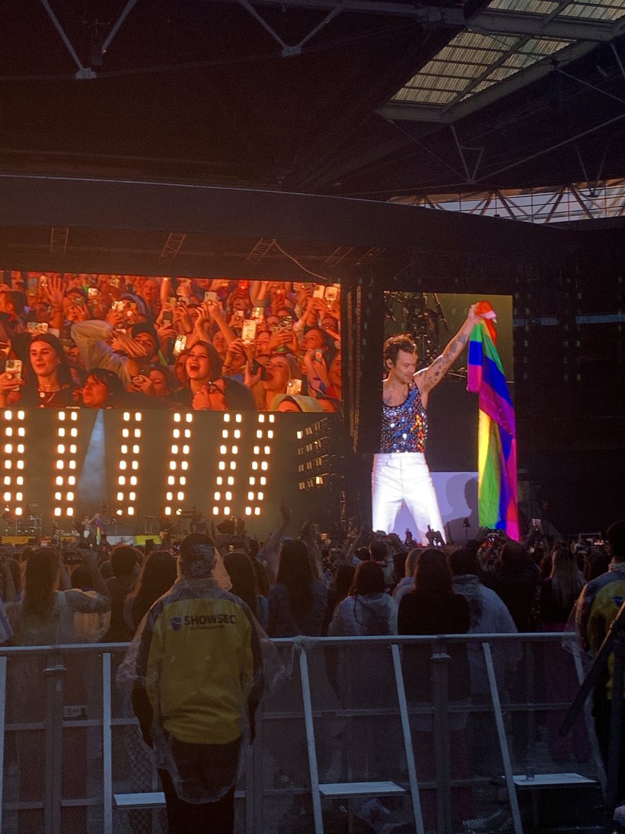 ❤️‍🩹 #HarryStyles #wembleyn2