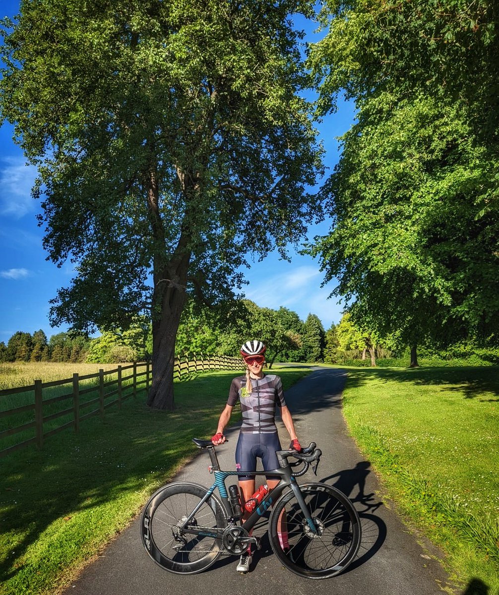 Legs revived thanks to <a href="/joey_ltd/">Joey Sports Massage Therapy Ltd.</a> so managed a short evening spin yesterday 😎☀️🚴‍♀️ rocking vintage @ticcc_social jerseys 👍👌