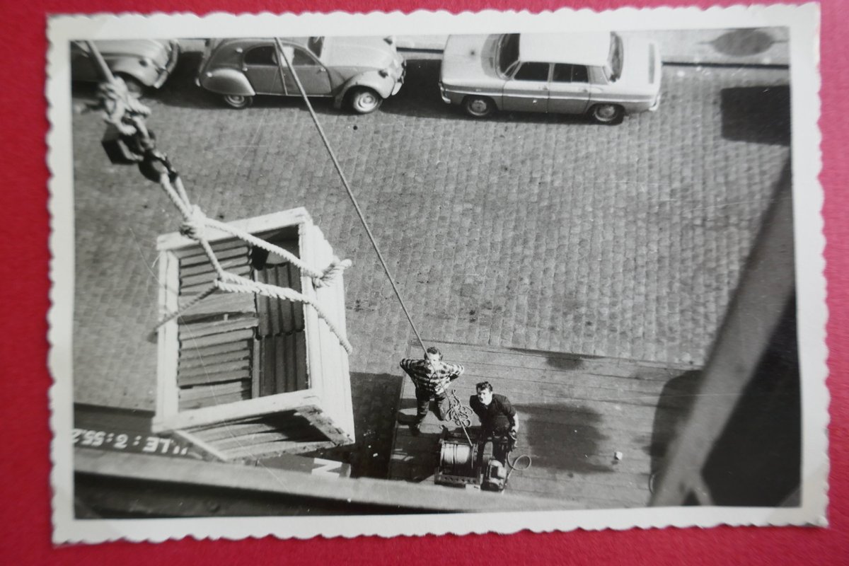 BuLilleSHS's tweet photo. #MaBUSHS♥
#souvenirs du déménagement des collections en 1967 de Lille vers la nouvelle Cité Scientifique. Le campus Pont de Bois sera lui investi dès 1974. https://t.co/o2C4z9Dyan