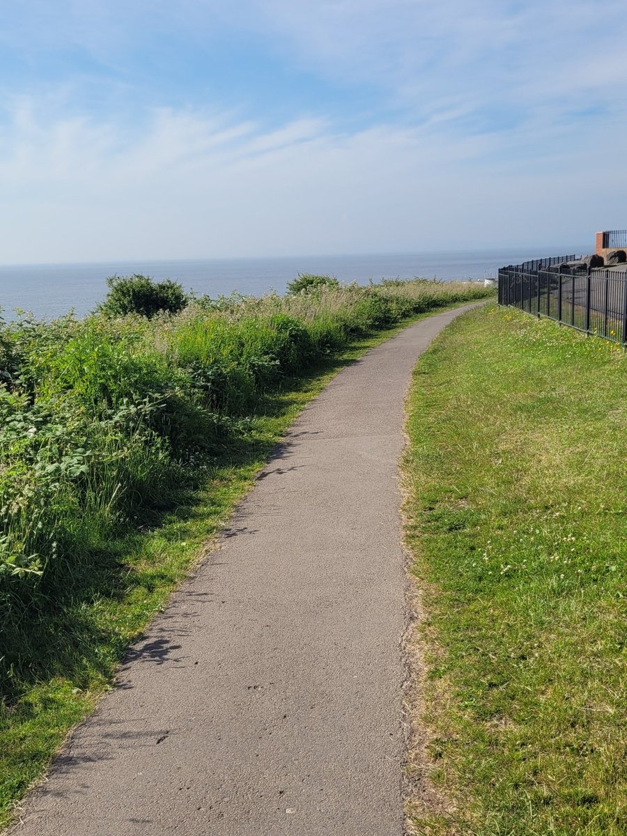 andygreencre8iv's tweet photo. 100% success rate, compared to a normal 80%, of saying 'Morning' to passers-by &amp; getting a response on my early morning #SocialCapitalWalk around Barry Island this morning.
Wonder if being sunny makes a difference?
#SocialCapital #Barryspiration  @growsocialcapit https://t.co/cWxGg3tuFT