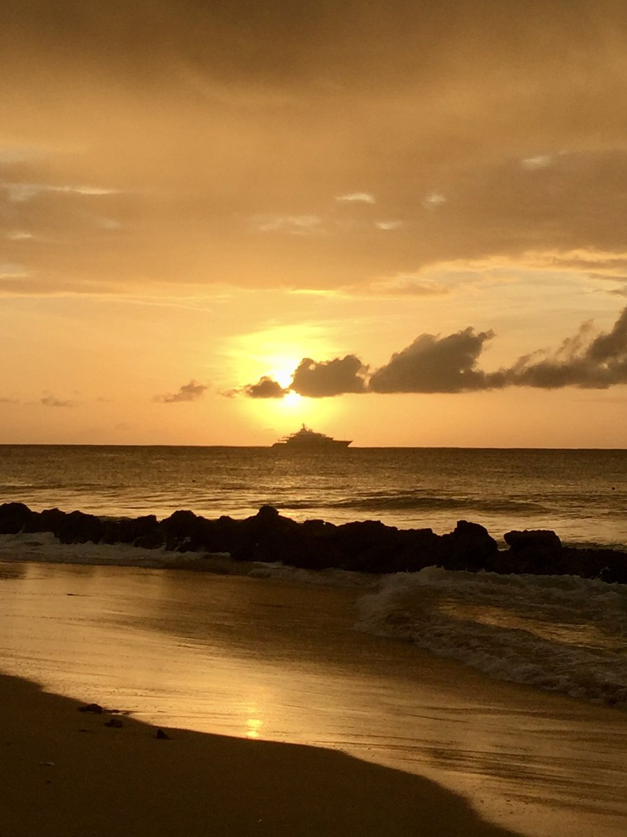 CarlaTheCoach's tweet photo. Happy Summer Solstice

Ways to enjoy this powerful time.
Wake up early, meditate on the light and warmth of the sun.
Practice falling in love with your life, invite in laughter, dancing &amp; music.  Pay attention to nature around you.
Have a solstice picnic.  #SummerSolstice2022 https://t.co/oWItk3kihY