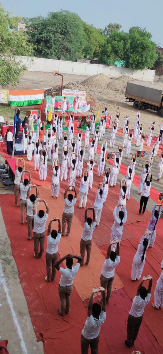 pratima22222's tweet photo. करें योग रहें निरोग।
#IDY2022 
#NCCforYoga 
#NCCKanpur17UPGirlsBn https://t.co/ywVs4yYuro