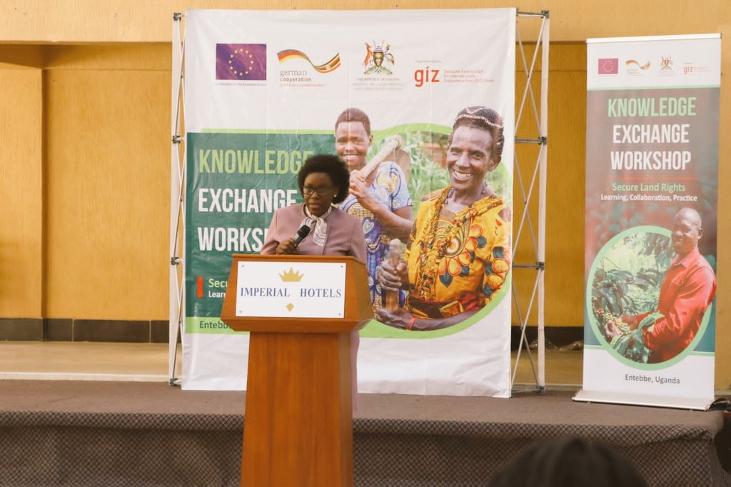 #Uganda's Minister of Land <a href="/JudithNabakoob1/">Judith Nabakooba</a> welcomes land stakeholders from over 16 countries and encourage participants at the #KEW2022 to exchange with country counterparts on the countries successes at implementating the National Land Policy and addressing land challenges