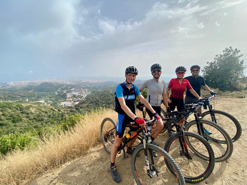 GermansTriasFH's tweet photo. Haciendo equipo #Farmaruti 🤜🏼🤛🏼, 
dentro y fuera del Hospital  🏨💊🚲 #farmaruticycling https://t.co/r8oepLpiuW