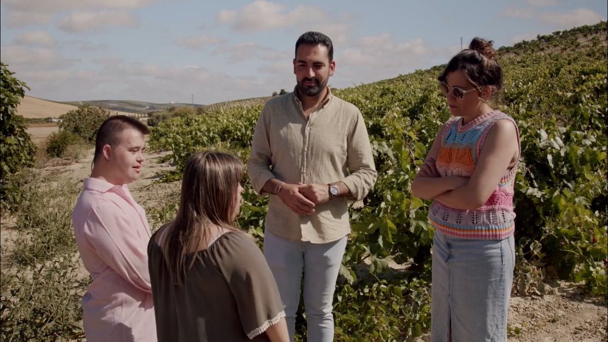 EmpleadosCsur's tweet photo. 🍇 En #Jerez visitamos @winable_es y en #Osuna #CantinaKulinaria, los negocios de dos #emprendedores que han contado con las subvenciones y premios del @IAJuventud. En @EmpleadosCsur @canalsur
#juventud #emprendimiento #empresas #AndaluciaTV https://t.co/Nlm3GK3nj9