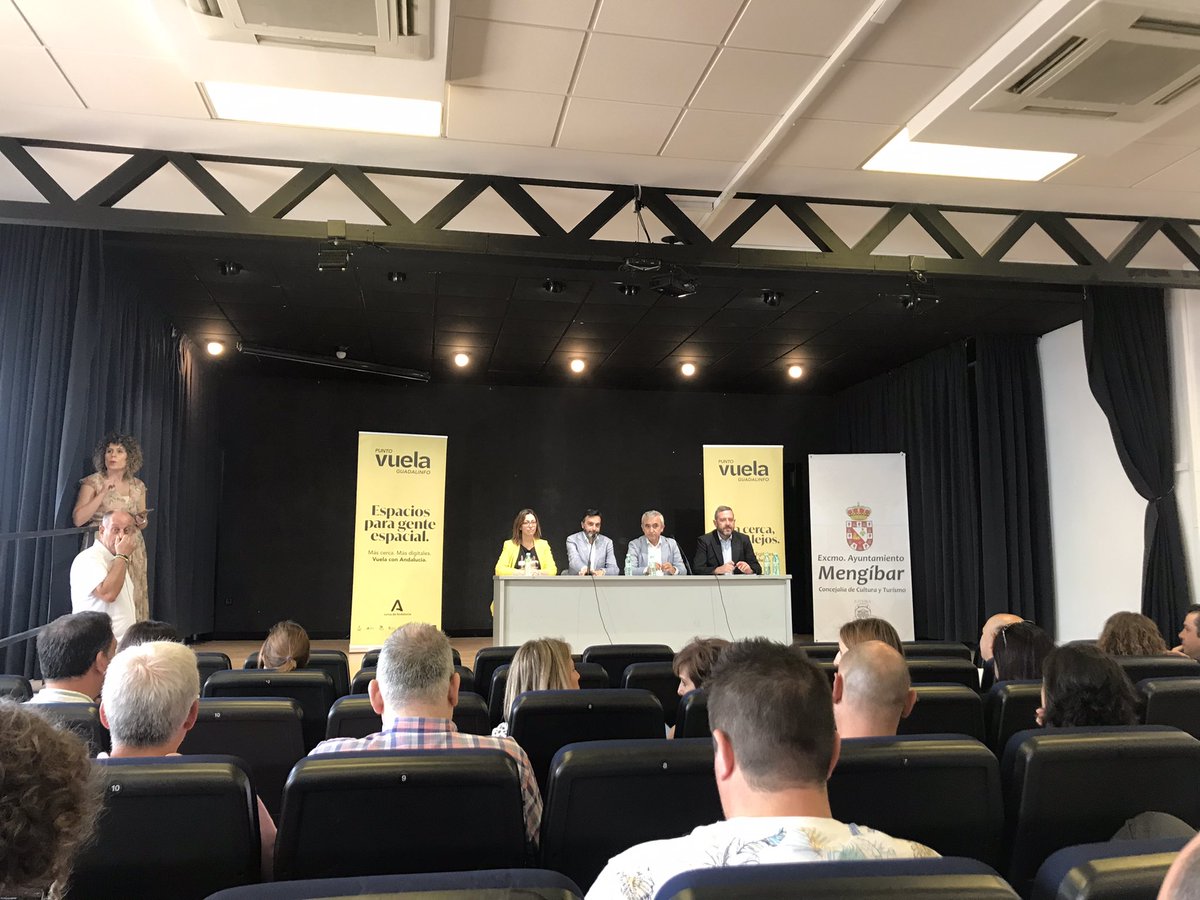 #EncuentroProvincial en #Mengibar de todos los centros <a href="/VuelaGuadalinfo/">@VuelaGuadalinfo</a> para conocer de cerca la estrategia #Vuela y visitar el primer punto #VuelaGuadalinfo de Jaén abierto en @CGmengibar