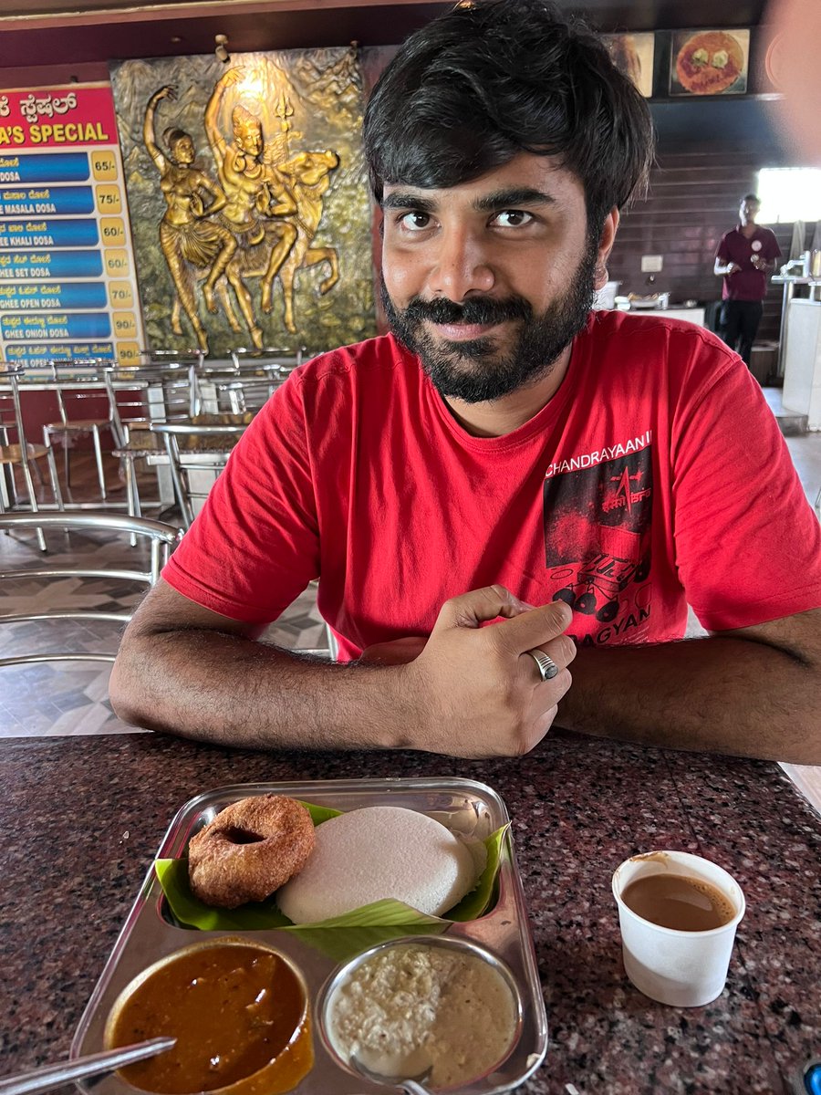 param_pandya's tweet image. Celebrating #InternationalDayofYoga in #Mysuru with a difference! 

Can&apos;t say no to #TatteIdly , #Meduvade and #FilterKappi