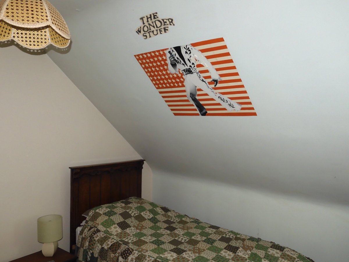 ThisIsADB's tweet photo. I love the fact that 30 years after i spray painted this to my bedroom wall my parents have decorated around it but never over it.  Any guests staying over must have found it a bit odd.  Got to love @thewonder_stuff! 

@mileshuntTWS #thewonderstuff https://t.co/eV86MkzkNf