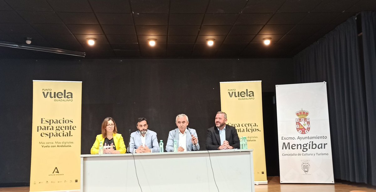 PuntoVuelaAlbaM's tweet photo. Encuentro provincial #guadalinfo #Jaen en @CGmengibar Acto institucional de bienvenida https://t.co/DZ2dePFiLt