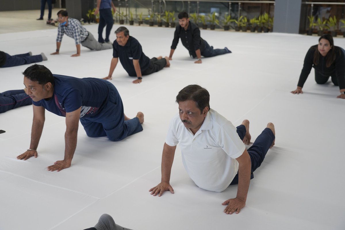 Jaipur_Airport's tweet photo. To celebrate #InternationalDayOfYoga, we, at #JaipurAirport, encouraged our passengers and employees to stay healthy and fit with Yoga. We organised Yoga sessions that were conducted by certified Yoga teachers – right at the #GatewayToGoodnes.
#stayfit #yoga #healthylifestyle https://t.co/zQb0NHzX6r