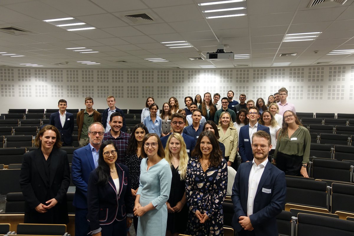 Yesterday students from the <a href="/IEE/">iee</a> and the <a href="/collegeofeurope/">College of Europe</a> participated in a debate on the Future of Europe. In small groups they had the opportunity to discuss different themes such as democracy in the EU, Europe in the world, the resilience of European societies and migration.🇪🇺