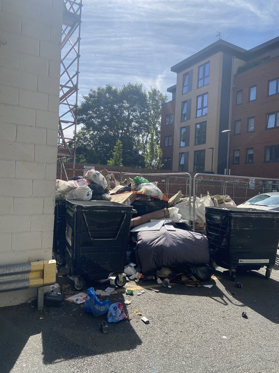 Fire hazard in a flammable cladded tower. Awful management from useless @sbhglondon on #issigonis house. 
<a href="/LondonFire/">London Fire Brigade</a> @EalingCustSer <a href="/RupaHuq/">Rupa Huq MP</a> waiting for deaths to take action? It’s a total joke. 12 years of this crap and nothing is fixed. 🔥💀