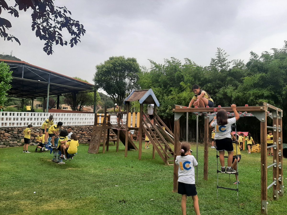 LopezPasarin's tweet photo. Excursió de fi de curs del cicle mitjá @immaculadahorta comença el gran dia!!! @yolandasaizr @maiteencinas  @paretdelaeri 🥳💧⚽️🥅 https://t.co/zPRpEk5Joe