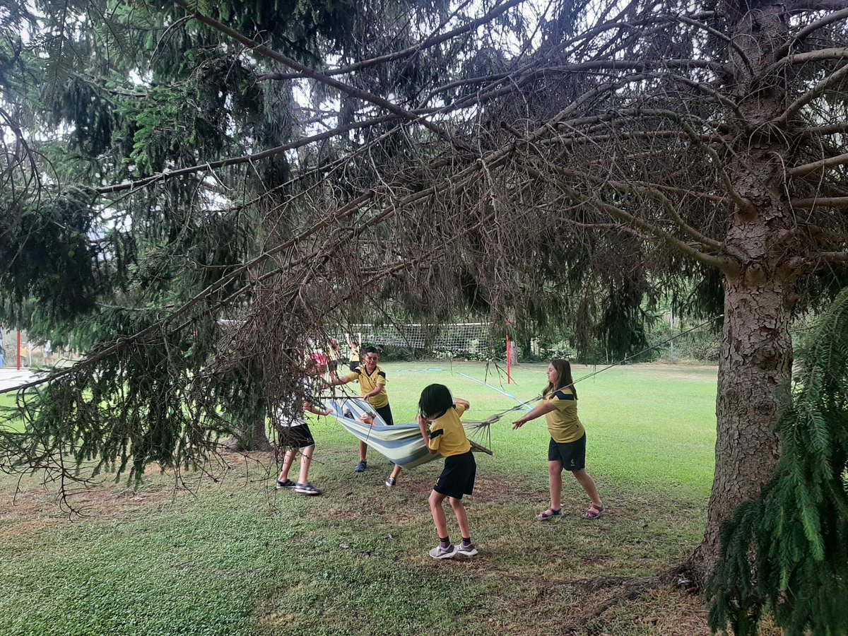 LopezPasarin's tweet photo. Excursió de fi de curs del cicle mitjá @immaculadahorta comença el gran dia!!! @yolandasaizr @maiteencinas  @paretdelaeri 🥳💧⚽️🥅 https://t.co/zPRpEk5Joe