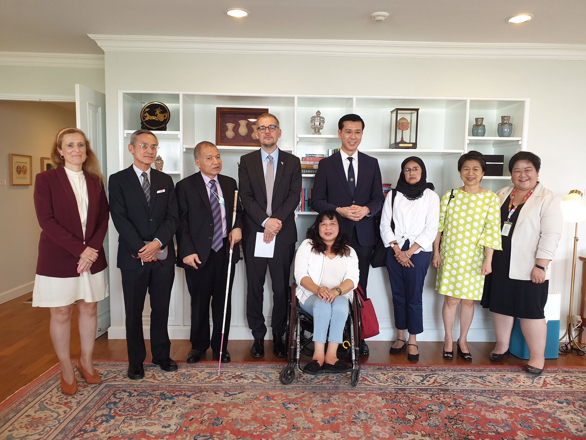 Together we learn from each other. Inspiring lunch with distinguished 🇹🇭 experts in the UN international human rights mechanisms. Kudos to their tireless efforts in promoting &amp; protecting human rights around the 🌎.🇸🇪 🇹🇭 🇺🇳