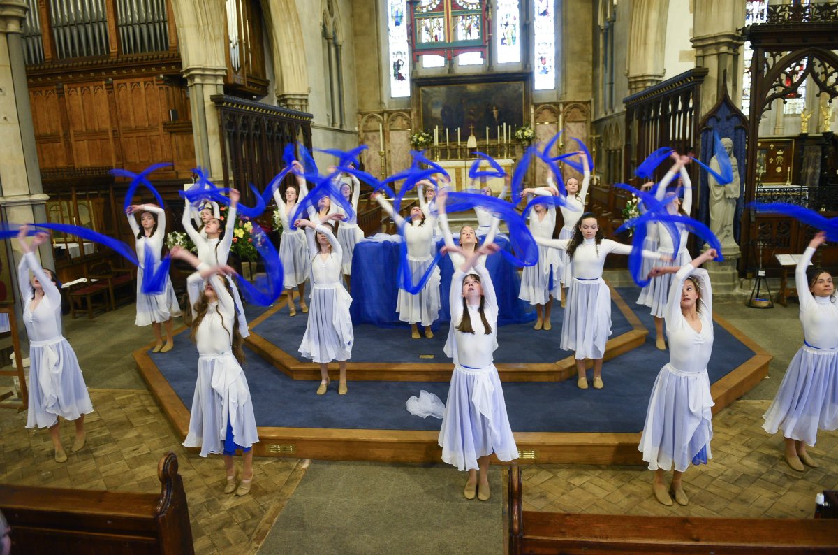 Dance students at Haberdashers’ Monmouth Schools will be performing in a re-arranged religious service at St Mary’s Priory Church this Saturday (25th June) to raise funds for the children’s charity, Tŷ Hafan.
For the full story, please visit: habsmonmouth.org/worship-throug…