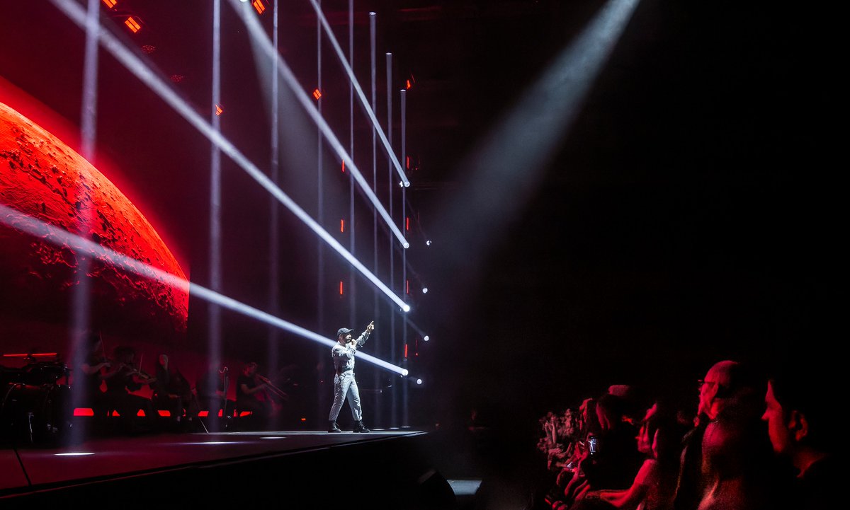 Entre explosion visuelle et musicale, le concert de #Woodkid est un véritable #show artistique ! 
Il sera sur la scène de Porto Latino le 7 août : bit.ly/Billetterie-Po…
📸 Jipe Decool