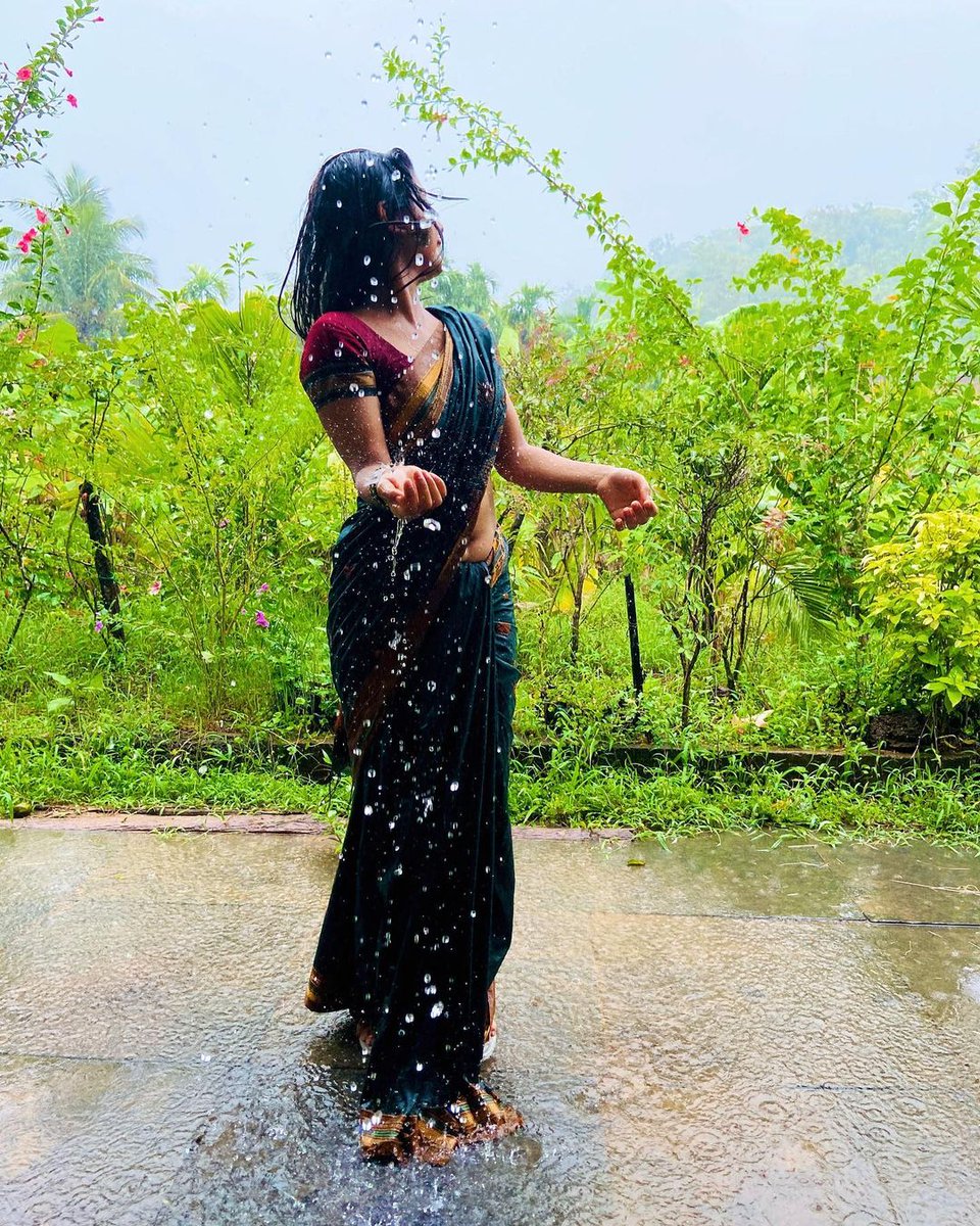 NHeroines's tweet photo. πππ’π§, πππ§ππ ππ§π πππ©π©π’π§ππ¬π¬ In Frame Miss Beautiful #AkshathaDeshpande @deshpande_akshata #Heroine #KannadaHeroine #KannadaHotActress #HotActress #SerialActress #SmallScreenHeroine #KannadaSerial #KannadaCinema #TakeOneCinemazz #NammaHeroines https://t.co/0tTgUhsZhc