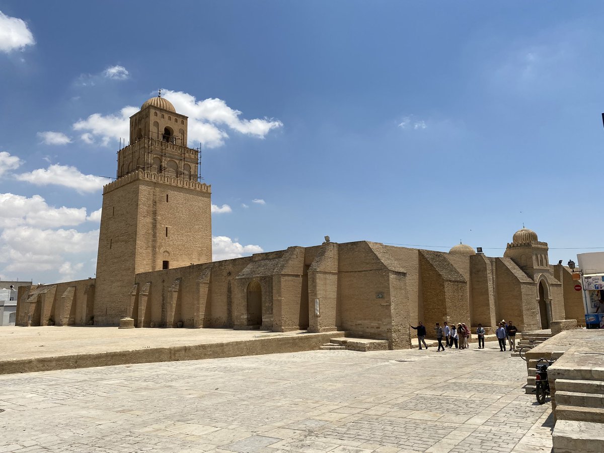 ihakkimusa's tweet photo. #mathématiques,
#astronomie, #médecine et #botanique y sont enseignées.
Savants et théologiens y sont formés: #Sahnoun et Assad ibn al-Furat (droit), Ishaq ibn Imran et Ibn Al Jazzar (médecine),
Abou Sahl al-Kairouani et Abd al-Monim al-Kindi (mathématiques).
@TCTunusBE https://t.co/uWBs3FgyrA