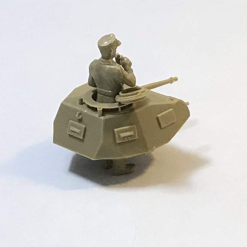 tokuhira's tweet photo. ズベズダⅠ号戦車のトラウマを払拭すべく、昨晩には早速タミヤⅡ号戦車F/Gに手をつけてしまったのであった。その素朴な優しさに包まれて出来上がったのがアフリカ軍団の服装でⅡ号戦車のターレットをコスプレするアニキだ♪ #tamiya #panzer2 https://t.co/5LwiAWxmgm