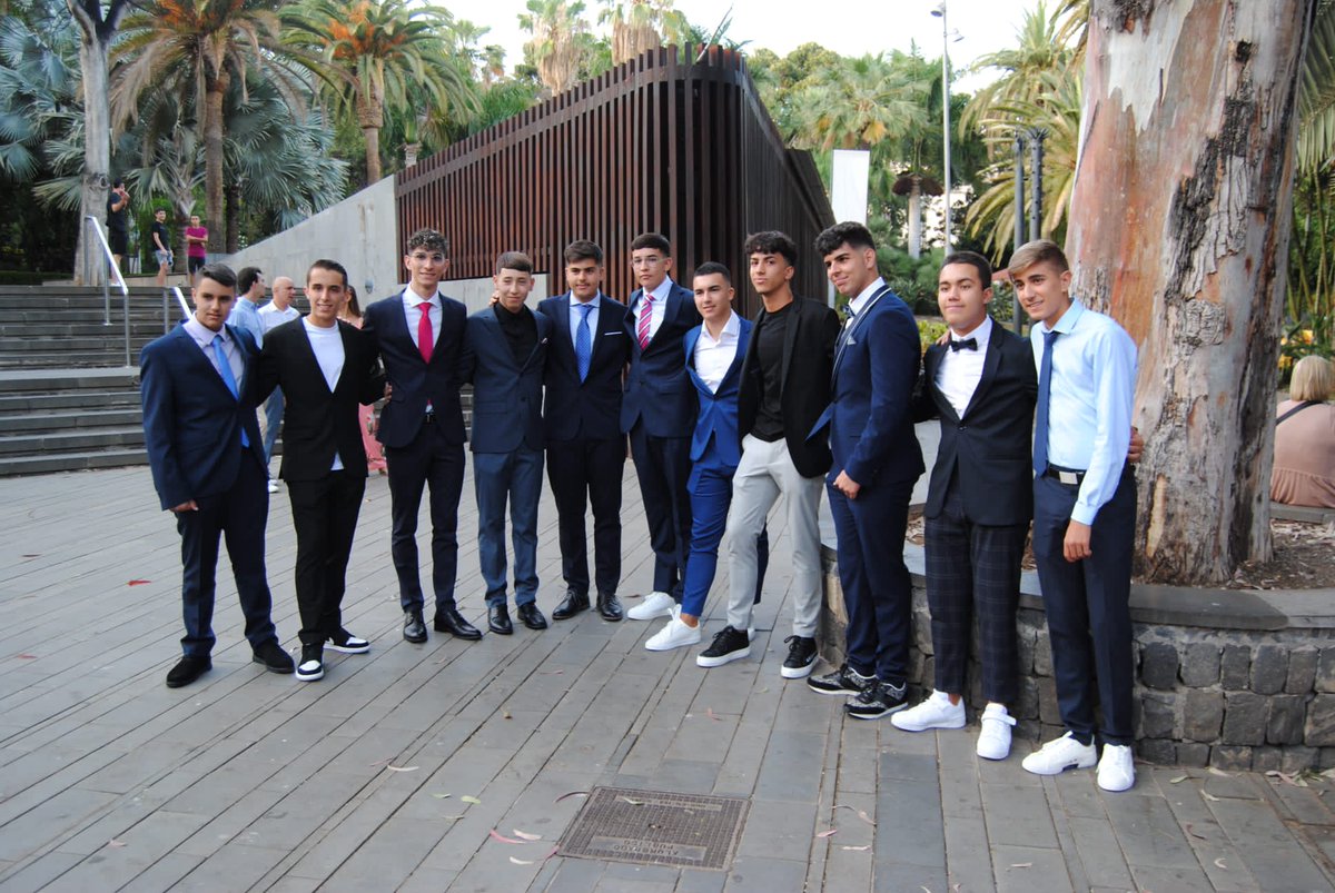 CPEIPS_CRC's tweet photo. Nuestro alumnado de 4º de ESO ha celebrado la graduación. Un alumnado que empieza su andadura en otra etapa de preparación para la vida. Como en todas las graduaciones, se han vivido momentos emotivos y divertidos. Aquí les dejamos algunos de esos momentos. ¡Enhorabuena! https://t.co/dHb9Z3Y3Ny