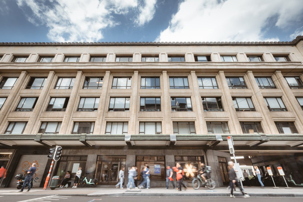 XavierPichonOBE's tweet image. Today is the day! 🗓
Our first Belgian #OrangeDigitalCenter is now opening in @BeCentralBxl. 
All types of profiles wishing to grow personally or boost their business are welcome.
Come take part in our #DigitalInclusion hub!
#OrangeAdvancedTech #TheFutureIsOursToMake #OrangeAhead