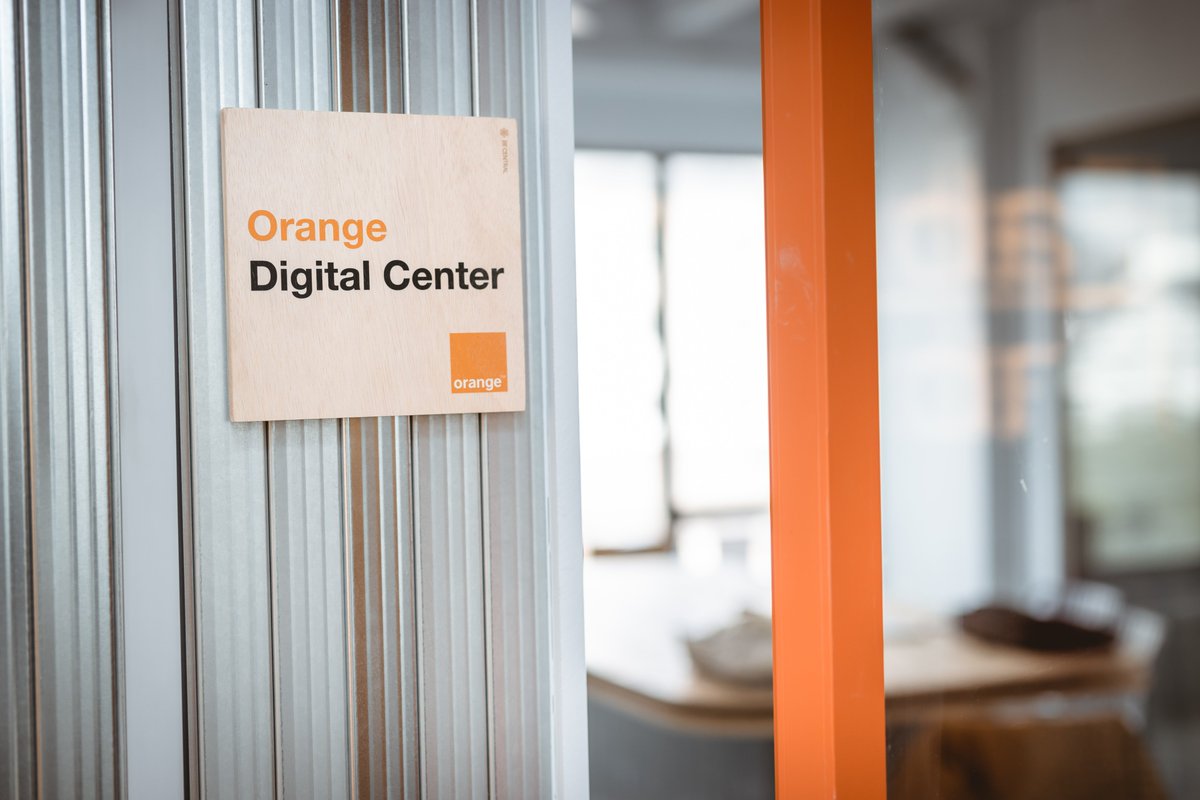 XavierPichonOBE's tweet image. Today is the day! 🗓
Our first Belgian #OrangeDigitalCenter is now opening in @BeCentralBxl. 
All types of profiles wishing to grow personally or boost their business are welcome.
Come take part in our #DigitalInclusion hub!
#OrangeAdvancedTech #TheFutureIsOursToMake #OrangeAhead