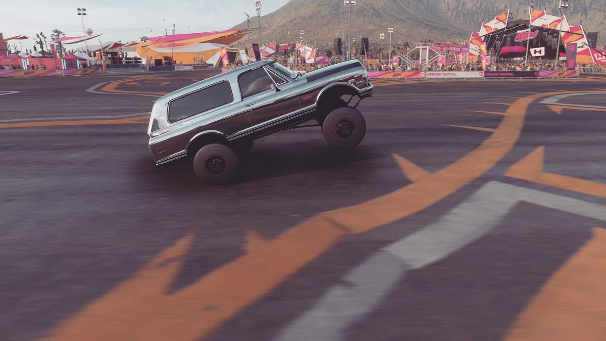 Gamerchill25's tweet photo. Wheelie truck #Twitter #Fh5 @gamez_overlord 🔥🔥🔥 https://t.co/gerB8wmjaW