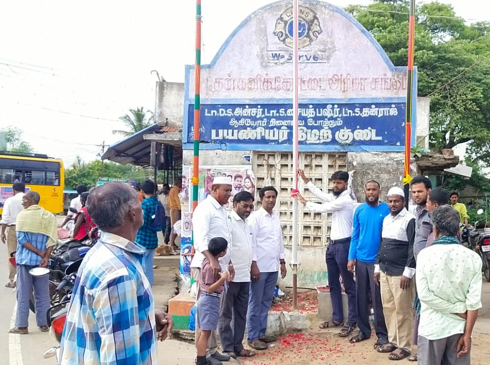 sdpikrishnagiri's tweet photo. SDPI கட்சி கிருஷ்ணகிரி மேற்கு மாவட்ட #21ஜூன் உதய தினத்தை கோட்டை வாசல், தேன்கனிக்கோட்டை கொடியேற்றம் நிகழ்ச்சி மாவட்ட செய்தி தொடர்பாளர் B.ஷபீர் அகமத்
#21June #SDPIFormationDay 🎉
@sdpikrishnagiri Denkanikottai DistMediaCoordinator @ShabirAhamed17 @NSaudAhmed2 #SDPI #SDPIday https://t.co/lRVSROaOFD