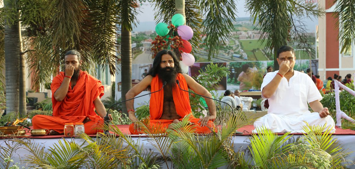 pyptharidwar's tweet photo. योग, प्राणायाम और स्वदेशी की शक्ति से परम वैभवशाली भारत का निर्माण करना है #पतंजलि_विश्वयोगदिवस #PatanjaliWellnessIYD22 https://t.co/SPaZwVQImf