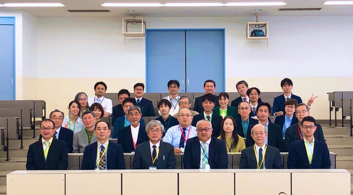 kitasatorigakud's tweet photo. 先月5/21(土)、北里大学相模原キャンパスにて定期総会を開催しました🏫
○対面27名
○zoom8名
○書面審議19名
○委任状32名
合計86名の方にご参加いただきました😊✨
今回はハイブリッド開催につき2年振りに対面でお会いできました✌️
最後に恒例の記念撮影📸
※撮影時のみマスクを外しています
 #総会 https://t.co/zJSqSEEB6o