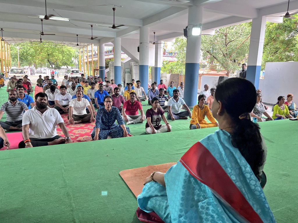 करें योग, रहे निरोग🌍

Took part in 8th #InternationalYogaDay celebrations at Quthbullapur, Hyderabad.

#YogaForHumanity
#GuardianRingForYoga