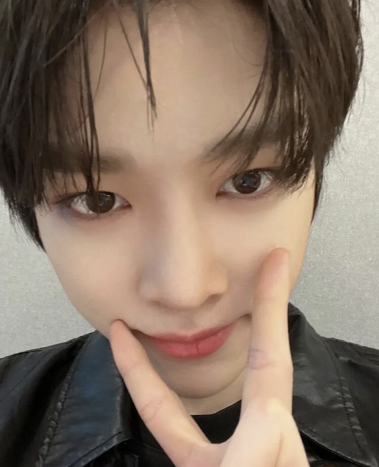 nct_bbl_update's tweet photo. Sungchan 💭 |220621|
#sungchan_bubble 

Fighting today too! https://t.co/tuNnb2qqsw