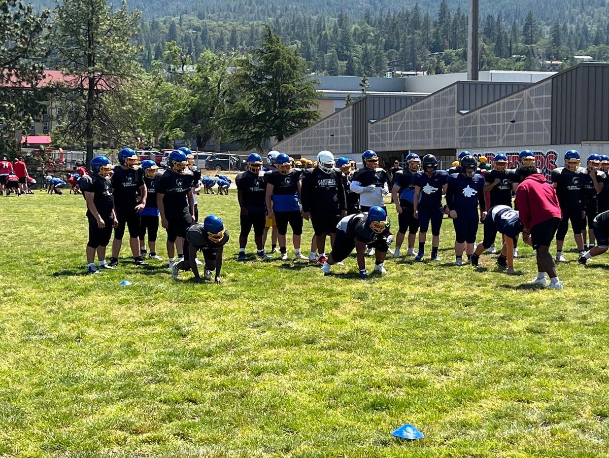 family_ahs's tweet photo. First full day of SOU Football Team Camp. You’re putting on an amazing show!!!  @sou_football @CoachHall_SOU #FAMILY https://t.co/d3whrUzZRR