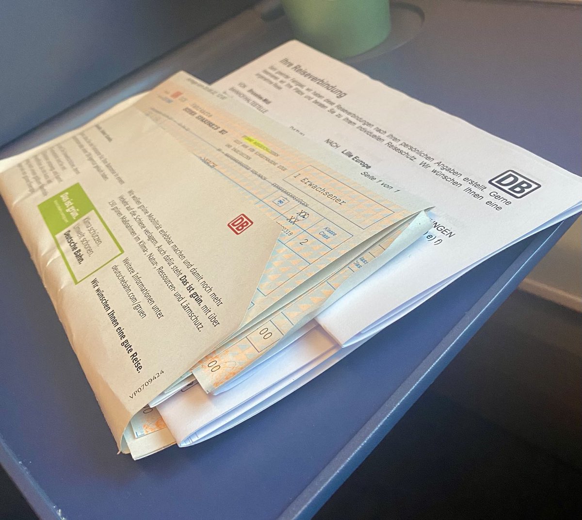 HerrLehmann's tweet photo. Es ist aufwändig, ein internationales Ticket zu kaufen. Hannover - Lille am 21.6., ab 6:21. DB-App nur mit Verbindungssuche ohne Buchung. Gleiches für die Webseite. Verbindungsvermittler verweigern Buchung. Dann, nach 60min heldenhafter Beratung im Reisezentrum Greifswald♥️ https://t.co/fVsejSSs80