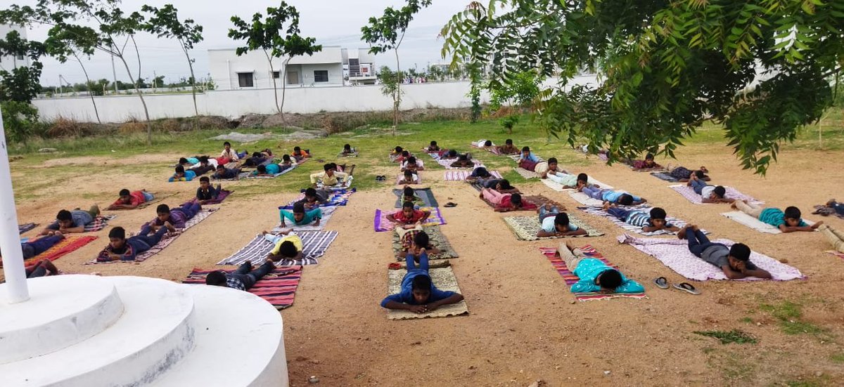 igrsMallat651's tweet photo. International #Yoga Day-2022 at IGRS,Mallat

@kreisemahithi 
@manjunath973  
@basava961 
@Hanumag38674310
@sagarsrikhande 
@Lrj8881 https://t.co/aZ7oOXsr0N