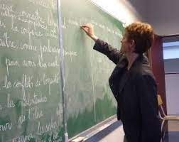 cafepedagogique's tweet photo. Un décret élargit les champs d'exercice des enseignants  : il donne la possibilité aux professeurs des écoles d'exercer dans un établissement d'enseignement supérieur ; il permet aux PLP d'exercer en lycée GT et en collège  https://t.co/zv9tzHeRJ6 https://t.co/mfTT2pVUnD