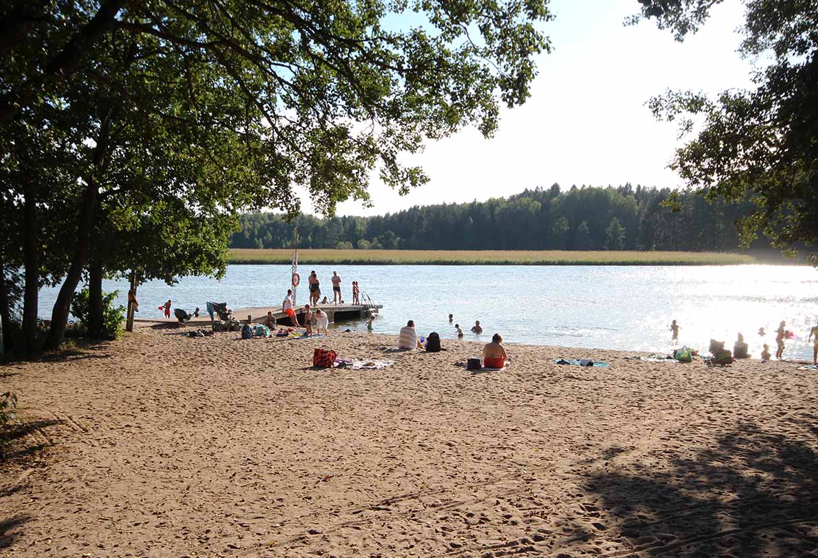 TonyHagerlund's tweet photo. Kävelymatkan päässä Espoon Saunalahdesta löytyväy Kallvikin niemi ja uimaranta. Myös historiallista arvoa löytyy, täällä on ollut aikoinaan venesatama. 🏊 ☀️

#Espoo #Saunalahti #Kallvik #uimaranta @visitespoo @EspooLiikkuu

https://t.co/ChUprCyJiY https://t.co/Fi2fRA4cRO