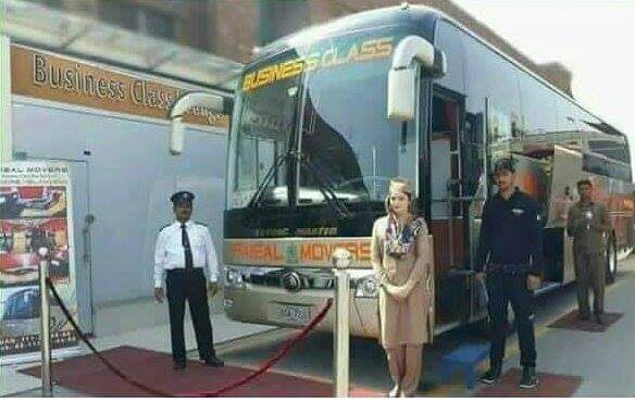 Mazhar_Dhariwal's tweet photo. یہ جو بسوں اور کارخانوں میں لڑکیاں نوکری کرتی ہیں یہ مجبوری کےتحت گھروں سے رزق حلال کمانے کے لیے نکلتی ہیں اگر انکو حرام کمانا ہوتا تو یوں سارا دن مزدوری نہ کرتی دھکےنہ کھاتی، ان کو حرام کمانے پر مجبور نہ کریں۔ ہو سکےتو انکے لیے آسانیاں پیدا کریں انکی حوصلہ افزائی کریں ! https://t.co/F7RzgJ4yxl