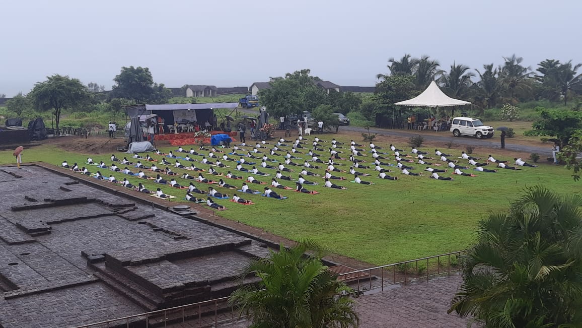 KVS_HQ's tweet photo. 8th #InternationalDayofYoga

Yoga @ Iconic Places: 

Students of Kendriya Vidyalayas performing Yoga at Bekal Fort, Kasargod.

#YogaForHumanity #YogaAtIconicPlaces #IDY2022 #InternationalYogaDay https://t.co/sSuUGreLTx