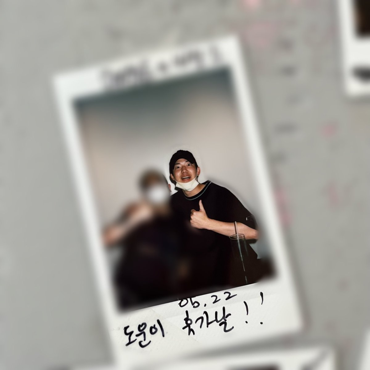 moonraiijeu's tweet photo. prt op went to a cafe and found sungjin youngk dowoon polaroids!! looks like it was taken on may last month 🥺🥺

“with day6 sungjin”
“salute! youngk”
“05.22 dowoon’s day off!!” https://t.co/ELXblSq85y
