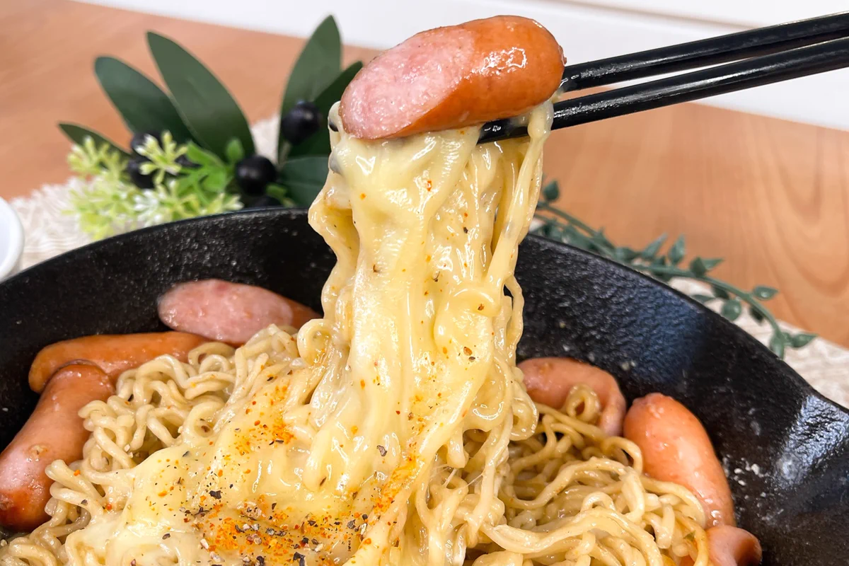 サッポロ一番で作る『悪魔の汁なしチーズみそラーメン』レシピ♪