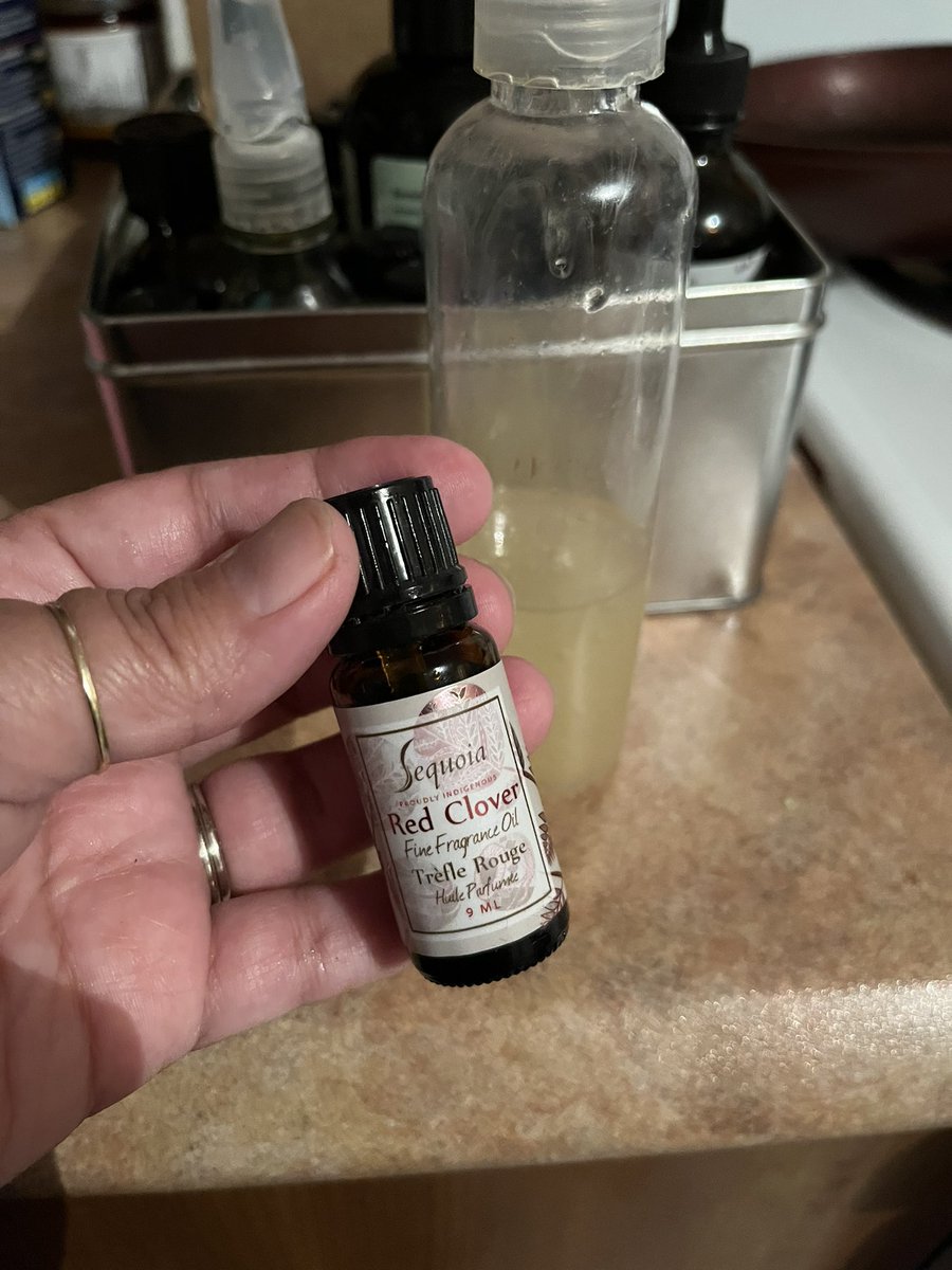 TammyMaltan's tweet photo. Without giving all my secrets, the one ingredient I will draw attention, #SequoiaSoaps makes this anti-inflammatory oil. I grew up eating these flowers, during the monthly moon, the most beneficial plant to relieve bloating, hot flashes. #holistichealth #facedetox #CBDoil https://t.co/zNywxh6xGR