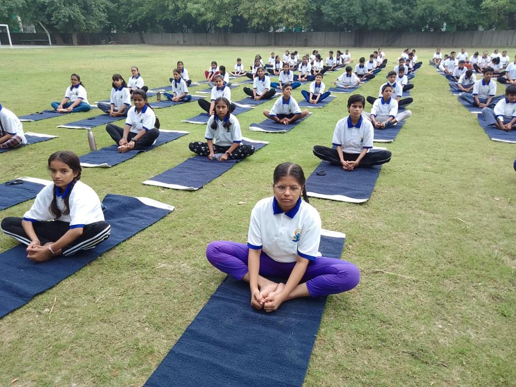 nsjn_ss's tweet photo. IDY 2022 ## NAVYUG SCHOOL SAROJINI NAGAR https://t.co/djaJPZRuzD