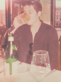 bo027p's tweet image. เหมือนรูปพ่อในอัลบั้มตอนแต่งงานสมัยก่อน