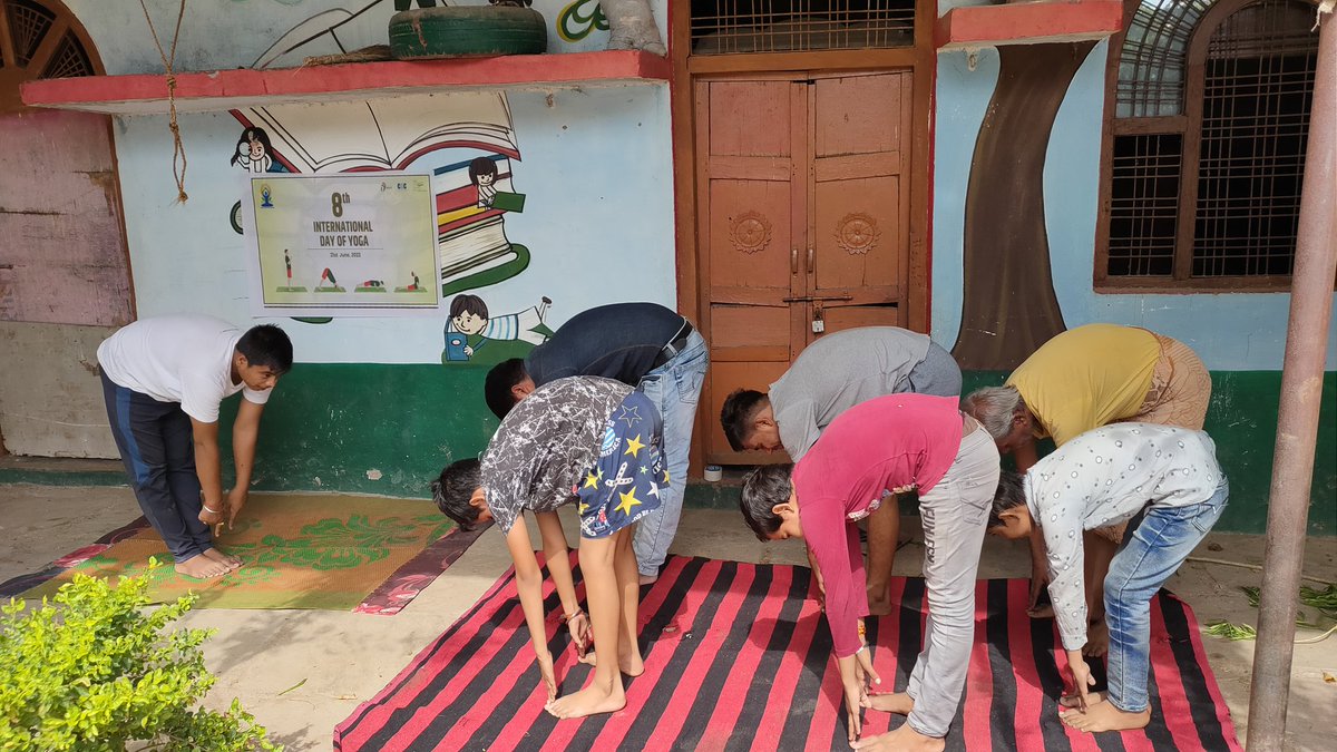 deepakcscdmmba's tweet photo. Yoga day Done By VLE Mahoba 
@CSCegov_
@atulitrai
@vageesh_iaf
@moayush
@CSCegov_
@CSCSPV_Health

#YogaForHumanity
#AzadiKaAmritMahotsav
#MyYogaMyPose
#CSCIDY2022 https://t.co/ez5jjCsbpF https://t.co/YFIo15ob9R https://t.co/zk68TYDROr