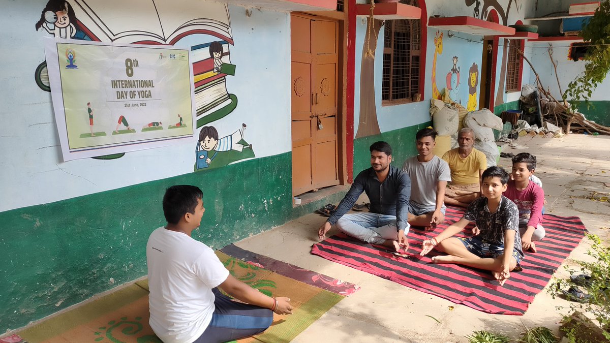 deepakcscdmmba's tweet photo. Yoga day Done By VLE Mahoba 
@CSCegov_
@atulitrai
@vageesh_iaf
@moayush
@CSCegov_
@CSCSPV_Health

#YogaForHumanity
#AzadiKaAmritMahotsav
#MyYogaMyPose
#CSCIDY2022 https://t.co/ez5jjCsbpF https://t.co/YFIo15ob9R https://t.co/zk68TYDROr