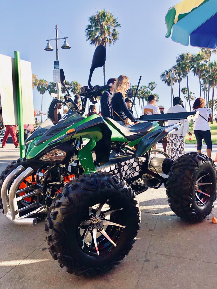guesscreative's tweet photo. Them: “Of course you can’t pull up anywhere normal huh?

Me: Nah. ⚡️🐝 https://t.co/D7FPkq4LpV