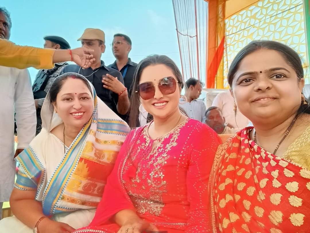 sangeetayadavup's tweet photo. कल आजमगढ़ लोकसभा उपचुनाव में प्रचार के दौरान भोजपुरी की सुपरस्टार अभिनेत्री अमरपाली दुबे जी के साथ कुछ समय रहना हुआ.. https://t.co/5pkJnCyiuu